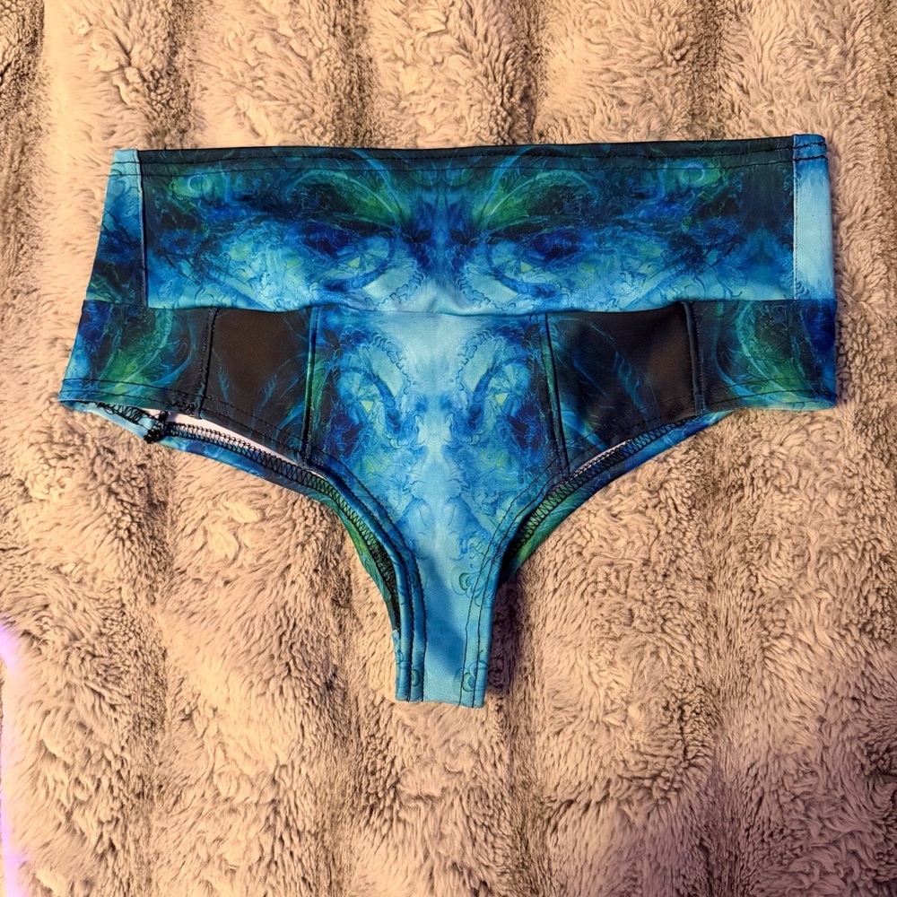 Cheeky bottoms Size S/M